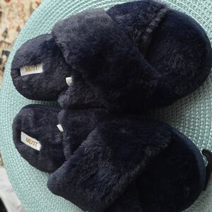 MIXIT BRAND WOMEN'S NAVY BLUE FAUX FUR CRISS-CROSS SLIPPERS SIZE SMALL 5-6